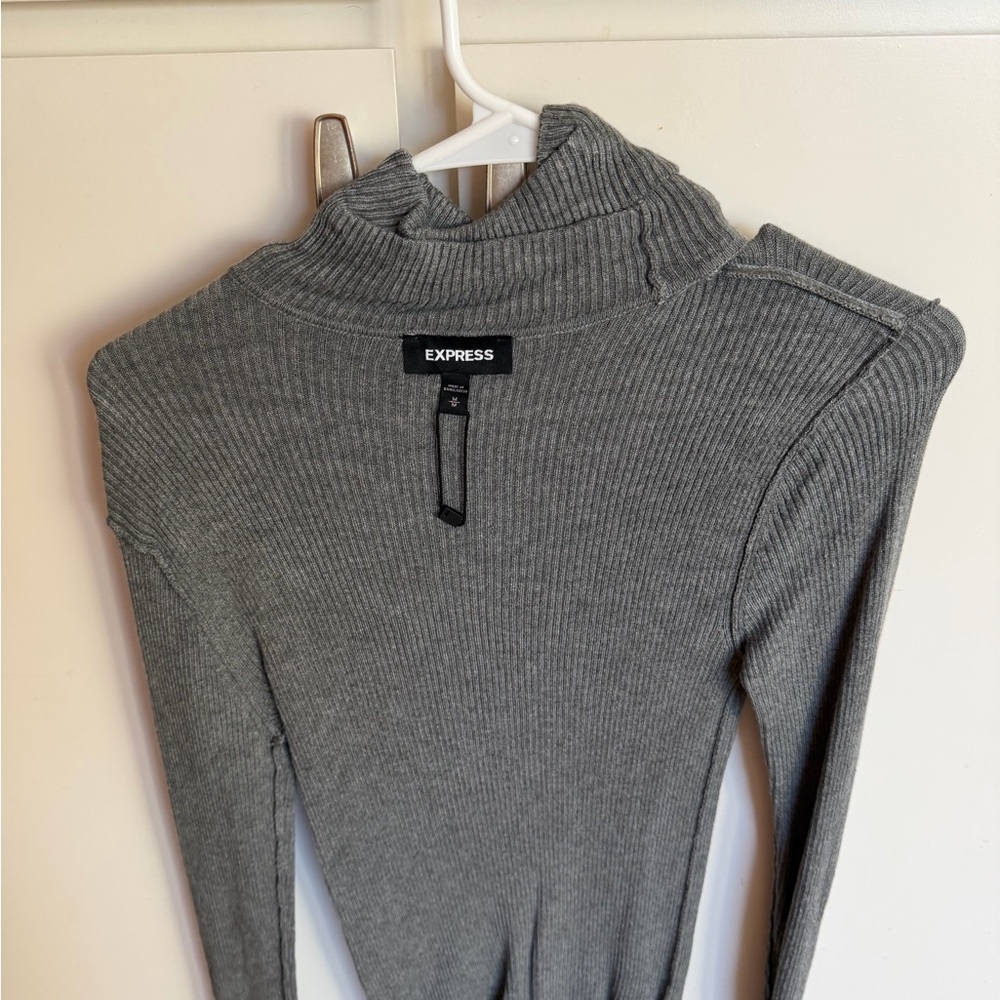Express Women's Charcoal Ribbed Turtleneck Sweater